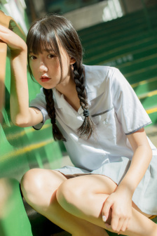 女生越喊疼男生往里塞